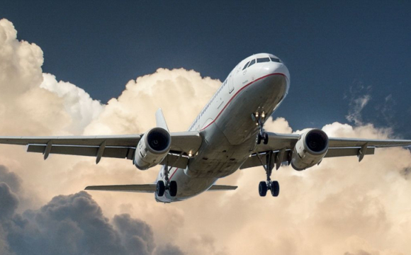 У небі після зльоту раптово розвернувся літак: що сталося