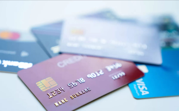 Клієнтам Ощадбанку масово блокують рахунки