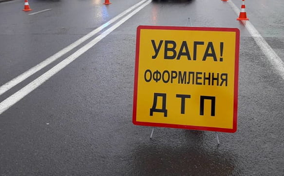 У селі на Волині водій авто не впорався з керуванням і в’їхав у паркан