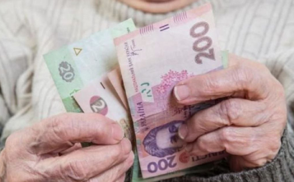 Хто з українців може отримати виплати за догляд за пенсіонерами