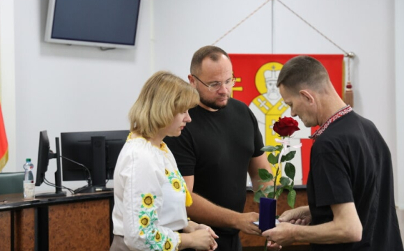 У Луцьку родинам загиблих військових вручили посмертні нагороди 