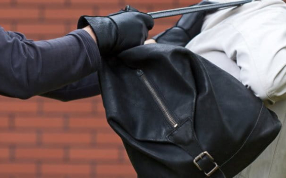 На Волині чоловік напав на перехожого та вкрав сумку з грошима