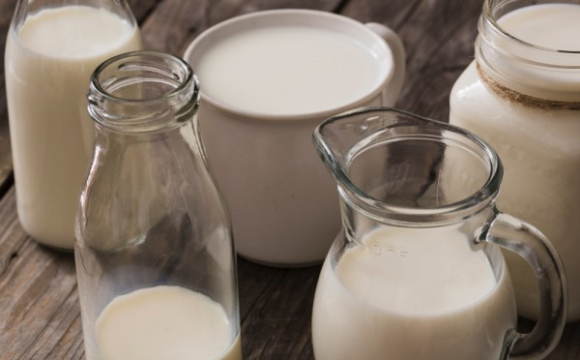 Жителям заходу України заборонили купувати молоко