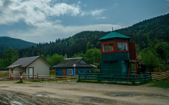 Село на заході України оголосили небезпечним: з нього виїхали всі жителі