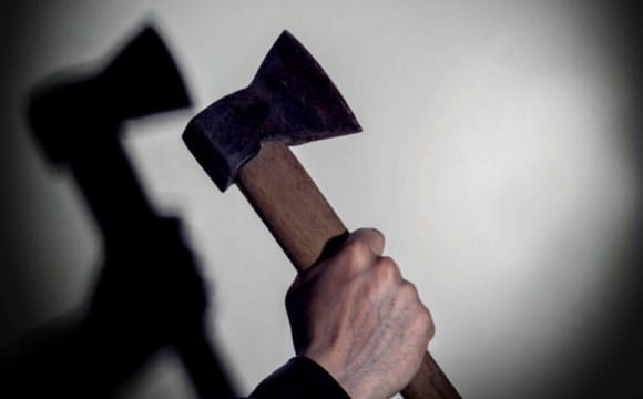 На заході України чоловік намагався вбити військового сокирою