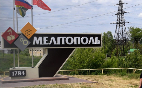 З міста масово виїжджають місцеві жителі