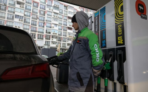 Українці масово купляють бензин та дизель: чи буде в Україні дефіцит