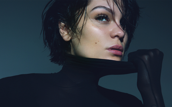 Відома співачка заявила, що перемогла рак