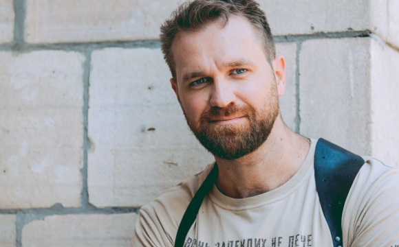 Відомий український актор заявив, що досі спілкується російською мовою