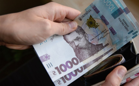 В Україні планують підвищити мінімальну зарплату: коли та наскільки В Україні планують підвищити мінімальну зарплату: коли та наскільки