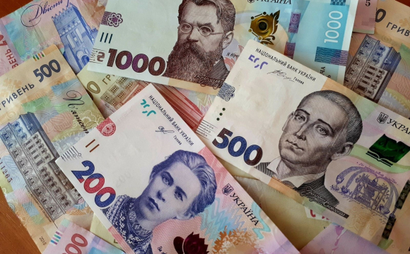 Українцям виплатять по 10 тисяч гривень