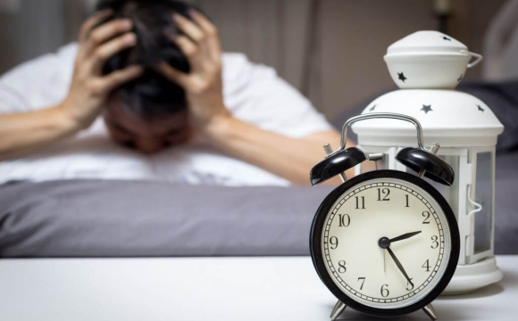 Назвали два симптоми раку, які проявляються вночі