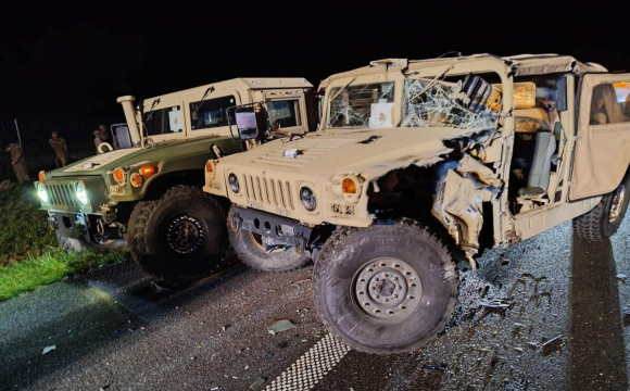 На трасі автобус влетів у військову колону: є постраждалі