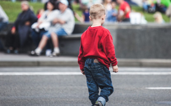 На Волині дитина втекла з дому в одному халаті