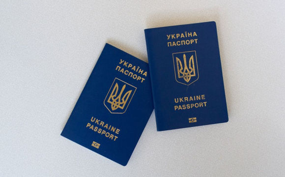 Українцям треба терміново замінити паспорти
