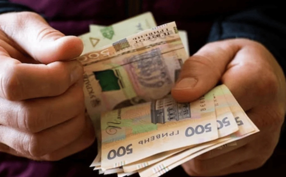 В українців у магазинах відмовляються приймати гривні: перелік купюр