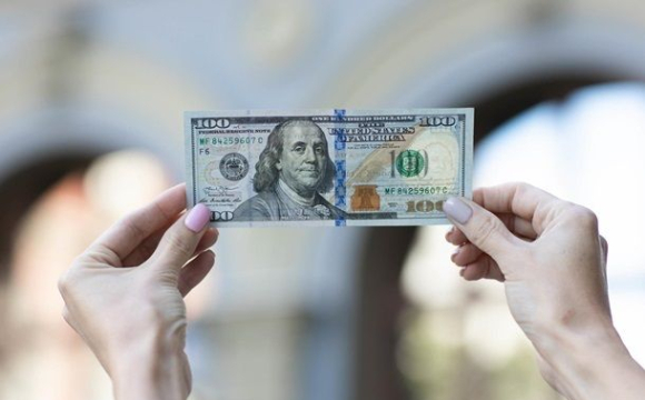 Коли в Україні долар буде по 50 гривень: назвали точну дату