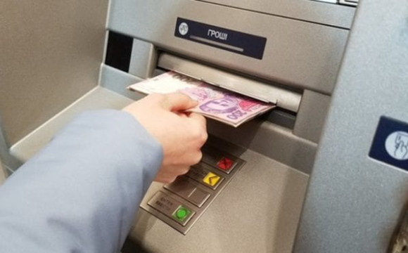 Де зняти гроші з картки під час блекауту