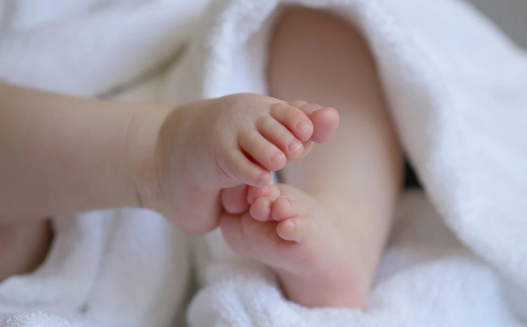 Молоді батьки довели новонароджене немовля до смерті