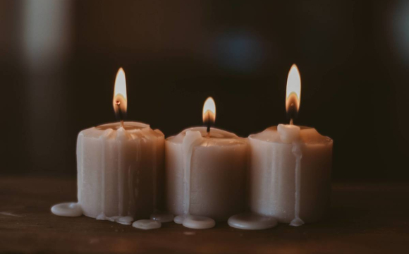 Експерти назвали свічки, які не можна купувати додому: чим вони небезпечні