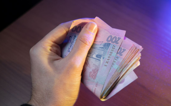 В Україні зросла зарплата звичайних робітників: у чому причина