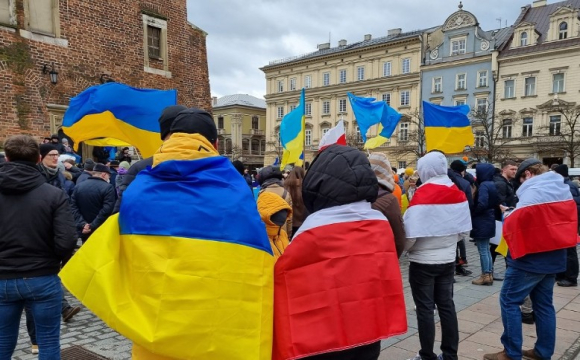 Робота, ціни і стрес: що чекає українців у Польщі насправді