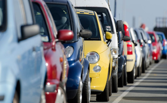 Автомобілі яких кольорів українці купують найчастіше