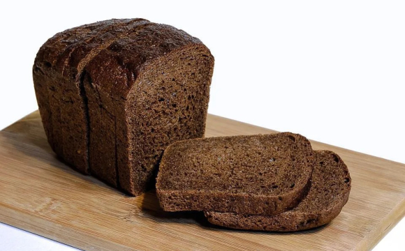 Кому заборонено їсти чорний хліб