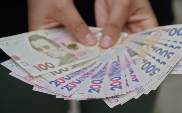 Українцям масово видають фальшиві гривні: що треба терміново зробити