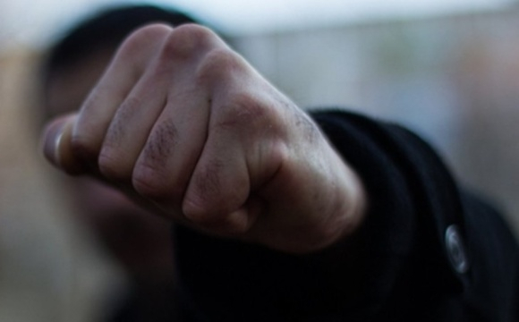 На блокпосту під час комендантської години побили військового