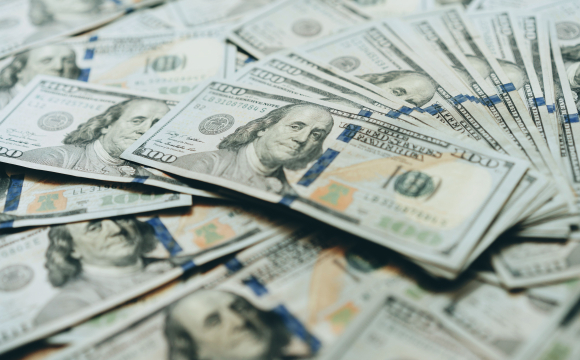 Курс долара може різко зрости: чи варто скуповувати валюту