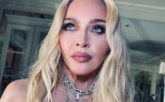 Відому співачку помітили у компанії росіян