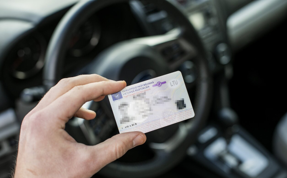 Хто з українців має право отримати водійське посвідчення безкоштовно