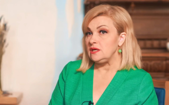 Відому українську співачку довели до сліз у потязі: що сталося