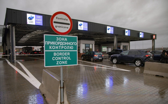 Додому з-за кордону масово повертаються українці