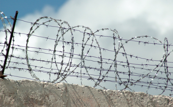 На Волині чоловік перекидав наркотики в колонію