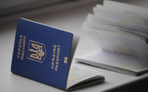 Українці можуть отримати штрафи за «старі» паспорти