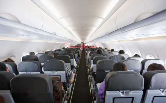 Після зльоту літак з пасажирами терміново повернувся назад: що сталося