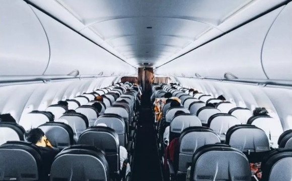 Літак з пасажирами на борту розвернули через 90 хвилин після вильоту