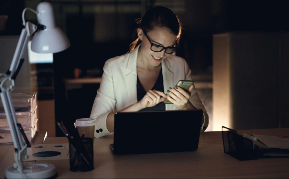 Критичні дані у смартфоні: як ISO 27001 зупиняє витоки через мобільні пристрої