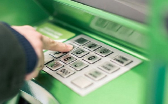 Українці масово скаржаться на банкомати ПриватБанку