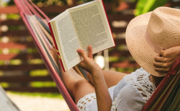 Що почитати цього літа: ТОП-9 цікавих книг