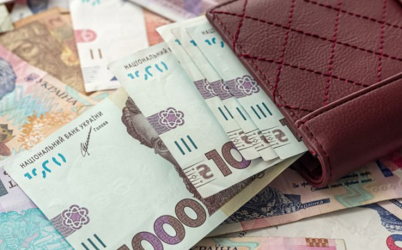 Українці не зможуть одночасно отримувати пенсію та зарплату