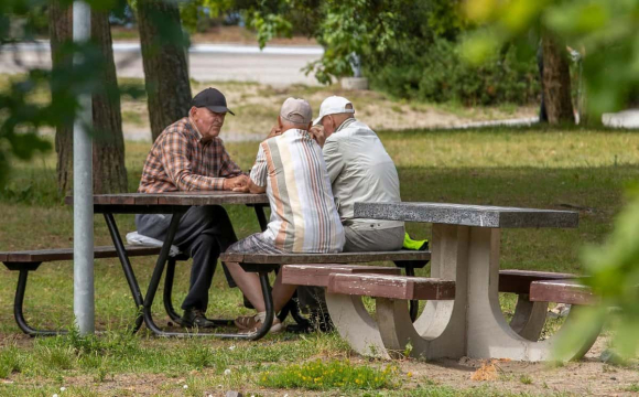 Вікові надбавки з 1 листопада: кому з пенсіонерів автоматично підвищать пенсію до 570 гривень