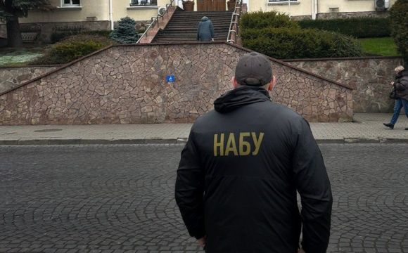 Тисячі доларів за забудову в Луцьку: депутатам обласної та міської рад повідомили про підозру