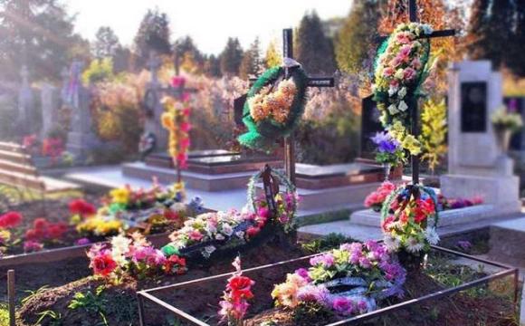 Священник закликав українців не нести квіти на Проводи: деталі