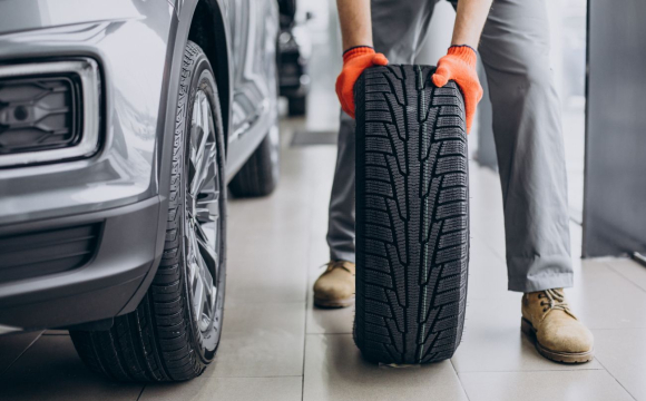 За якої температури треба терміново міняти шини на авто