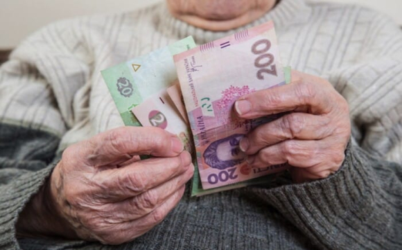 Без пенсії, але з допомогою: хто може отримати тимчасову соціальну виплату за браком стажу