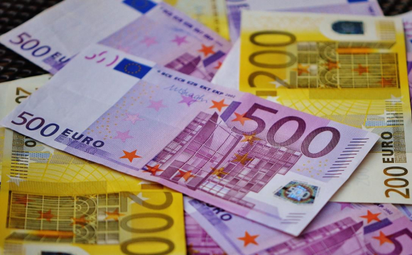 Євро в Україні перетнув психологічну позначку