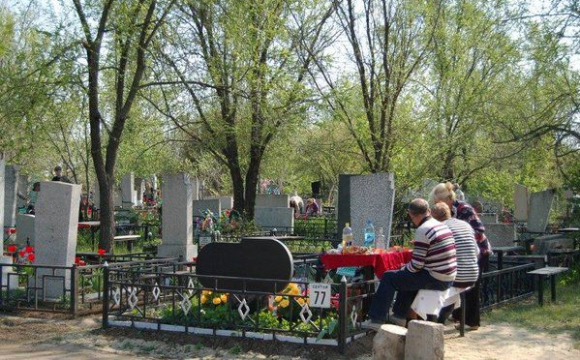 Українцям заборонили відвідувати кладовища: що сталося